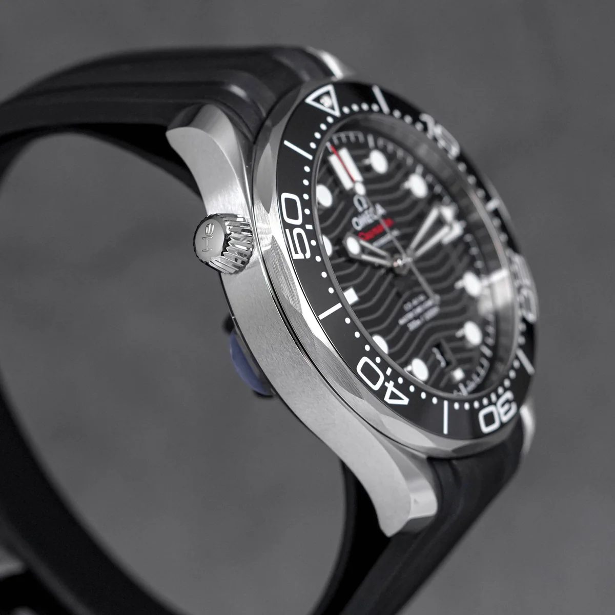 Omega Seamaster Diver 300M Black Dial, photograph 4 of 6
