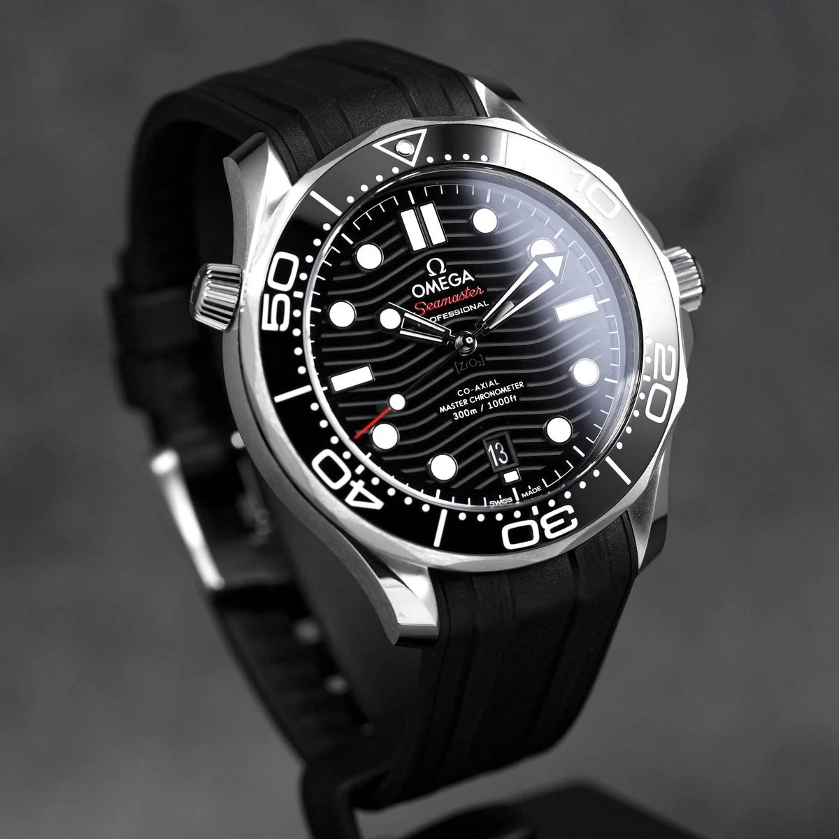 Omega Seamaster Diver 300M Black Dial, photograph 2 of 6