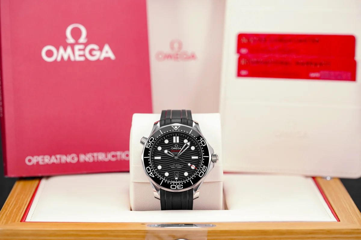 Omega Seamaster Diver 300M Black Dial, photograph 6 of 6