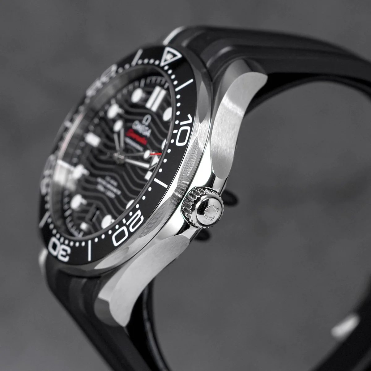 Omega Seamaster Diver 300M Black Dial, photograph 3 of 6